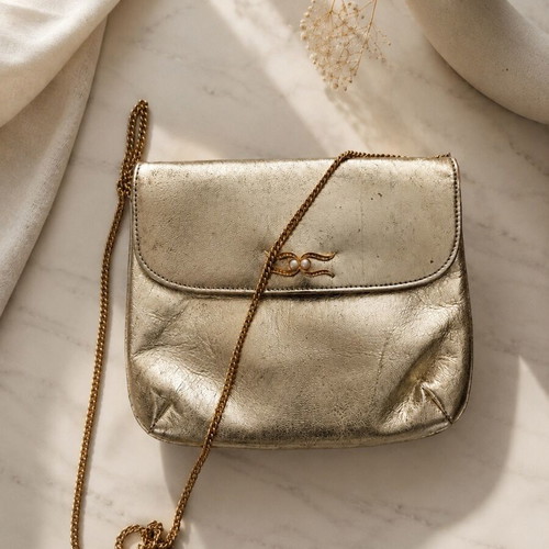 Boho crossbody bag used with metallic chain, beige and gold