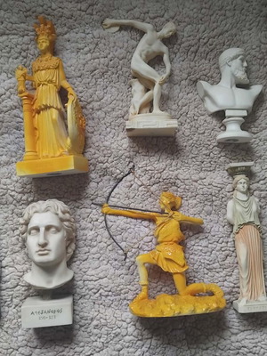 Alabaster statues like new without damage