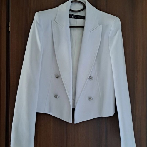 Zara women's white short jacket with shoulder pads