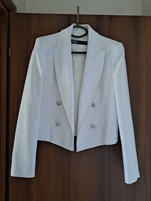 Zara women's white short jacket with shoulder pads
