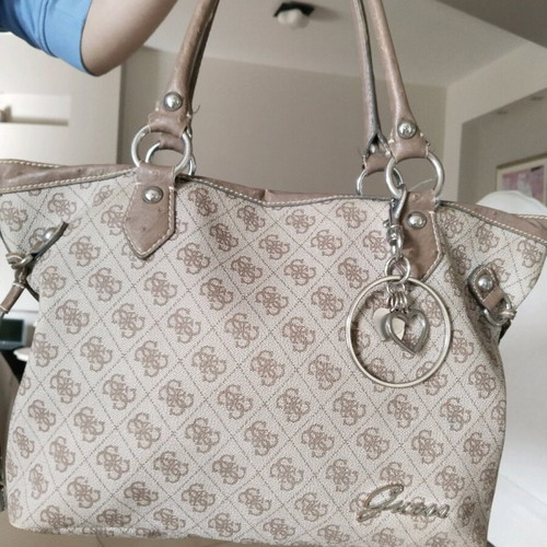 Guess bag large used in good condition
