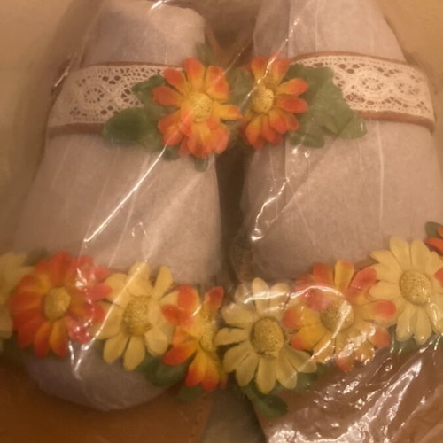 Leather handmade sandals with flowers new, beige