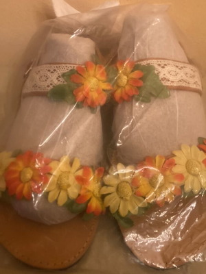 Leather handmade sandals with flowers new, beige