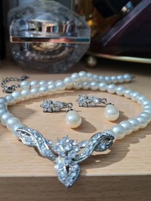 Vintage Bridal Glam set necklace and earrings with pearls and rhinestones used