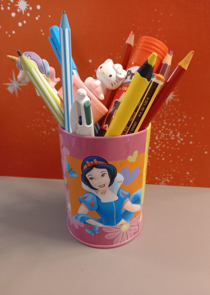 Μεταλλική μολυβοθηκη με τις πριγκίπισσες Disney