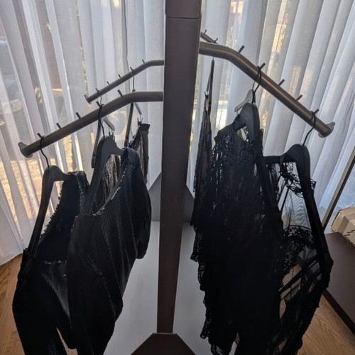 Aluminum clothing store furniture like new with 4 wheels