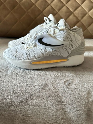 Nike KD basketball shoes new, white and grey, size 44