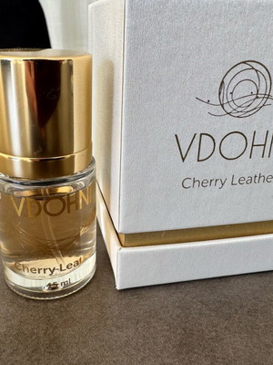 Vdohni Cherry Leather 15ml Eau de Parfum like new