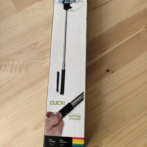 Polaroid selfie stick black new with cable and button