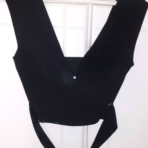 Toi&Moi black crop top like new with neckline and back opening