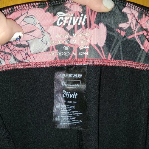 Crivit short sports leggings size M new, black with reflective details