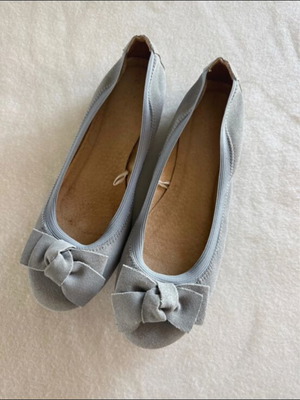 Ballerina flats with bow, grey, size 40