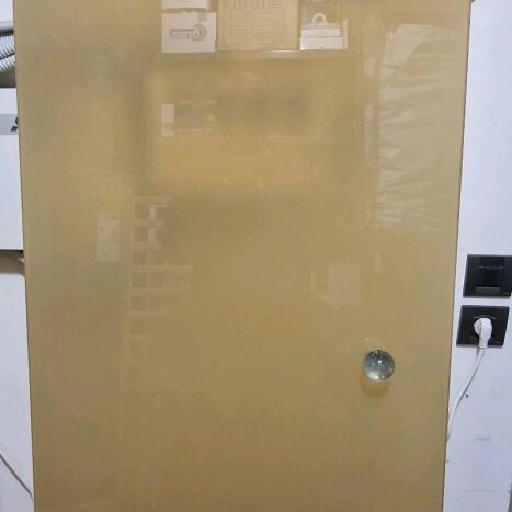 Glass door used with metal hinges and glass knob