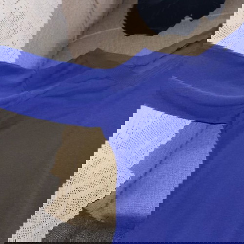 Μπλε μπλούζα