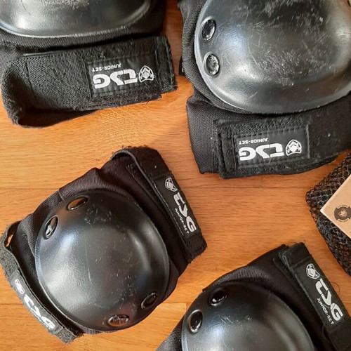 TSG kids protection set like new for bicycle and skateboard
