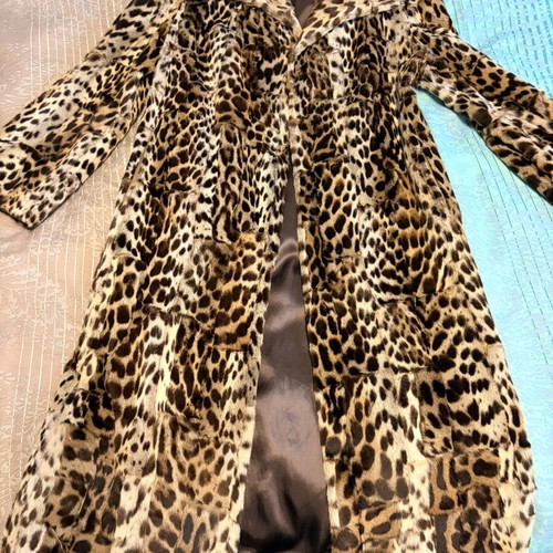 Fur coat like new, real leopard print, size L