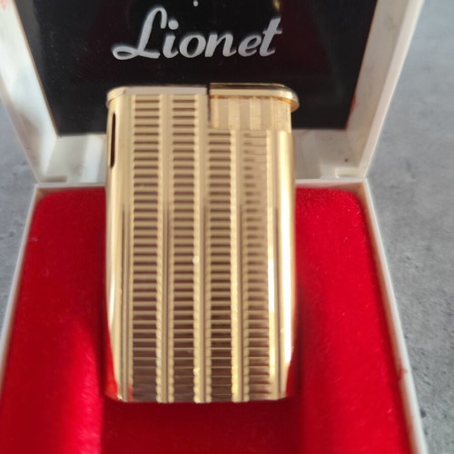 Vintage collectible lighter