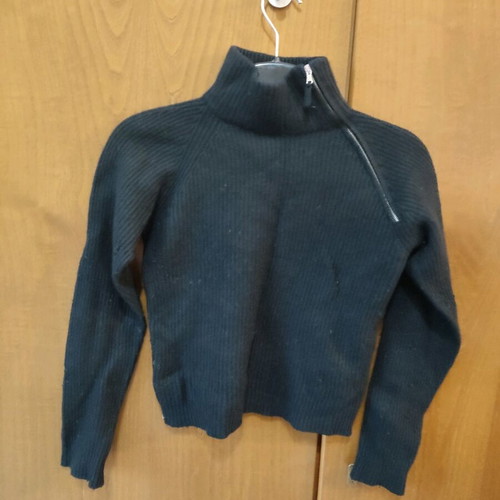 Benetton black wool short sweater for girls like new