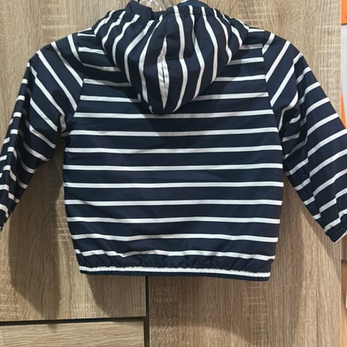 Thin windbreaker 12-18 months like new