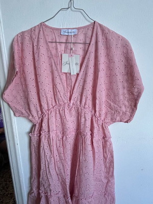 Jeannette Large ροζ καφτάνι με broderie, καινούργιο