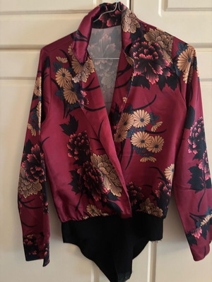 Red bodysuit shirt like new