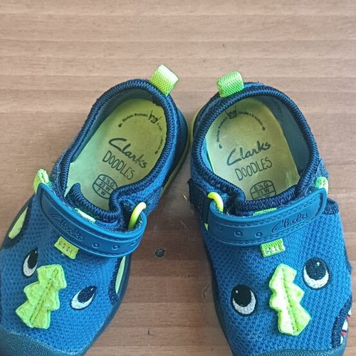 Clarks boys' sandals blue like new size 23