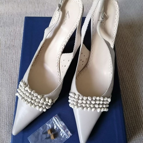 Lisette leather pumps size 39, new, beige, 9 cm heel
