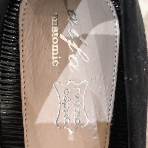 Pumps like new, black, low heel, size 35