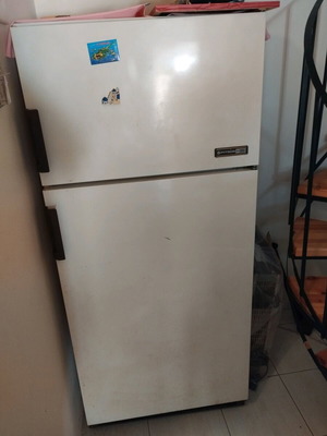 Pitsos refrigerator used with slight cooling loss, height 1.7m