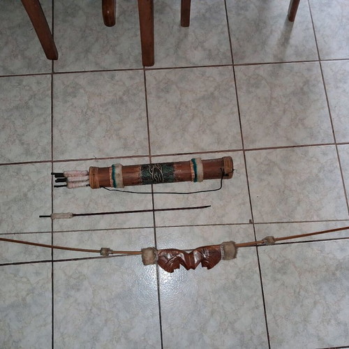 Vintage African bow used with quiver and 9 arrows