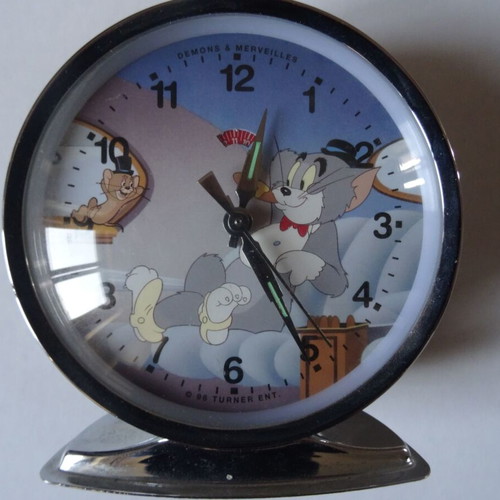 Metal wind-up Tom and Jerry table clock like new
