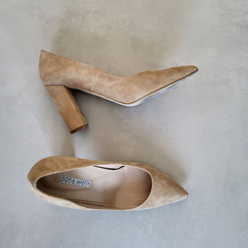 Sofia Manta Castori Beige Pumps Size 38 Like New with 8 cm Heel