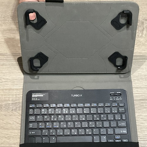Tablet case with keyboard like new, Bluetooth, fits 9"-11" tablets