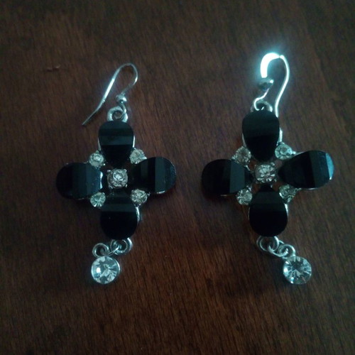 Black hanging cross clover earrings used, bakelite and metal