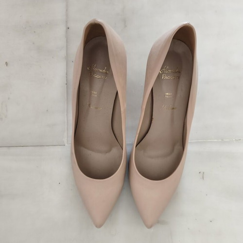 Beige pumps size 40