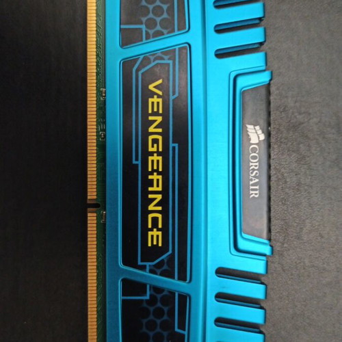 RAM Corsair Vengeance DDR3 – 4GB, 8GB O 16GB, 1333/1600/1866 MHz, 240-pin DIMM, Non-ECC