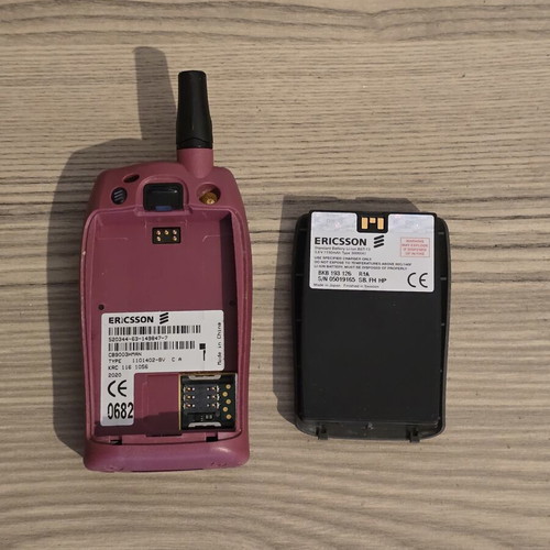 Ericsson T20e mobile phone