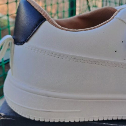 Athletic shoes like new, white with brown details, size 38