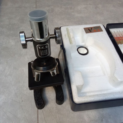 Vintage Microscope with Case and Instructions from 1980s used