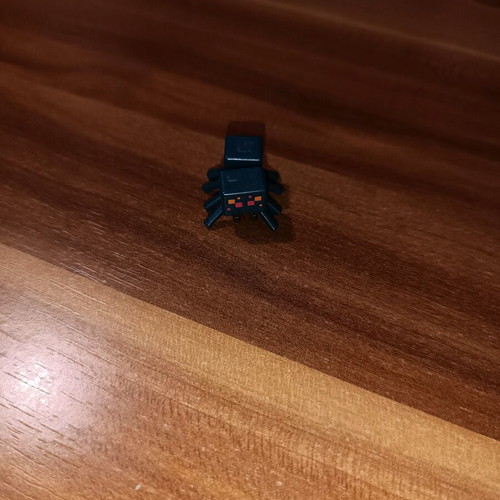 Minecraft spider figure like new, authentic product