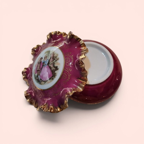 Vintage porcelain jewelry boxes like new, rococo style with gold details