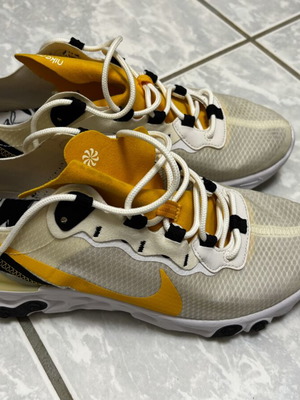 Nike React Element 55 SE University Gold маратонки като нови, номер 42