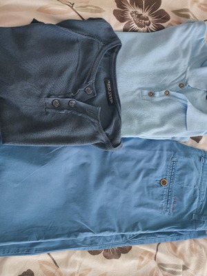 Chino pant and 2 plain T-shirts like new, size M, blue