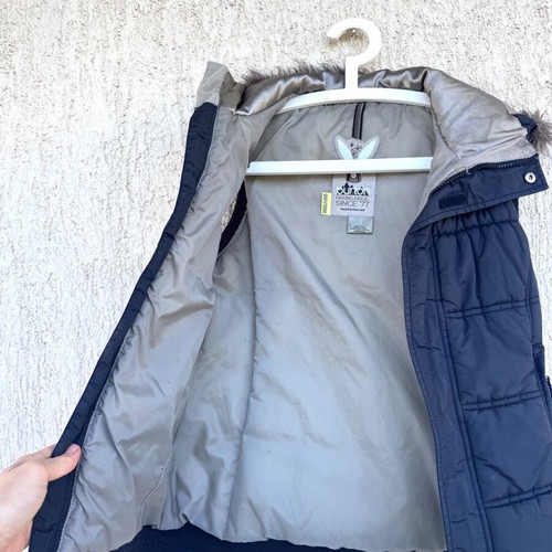 Burton black sleeveless waterproof jacket used, size S