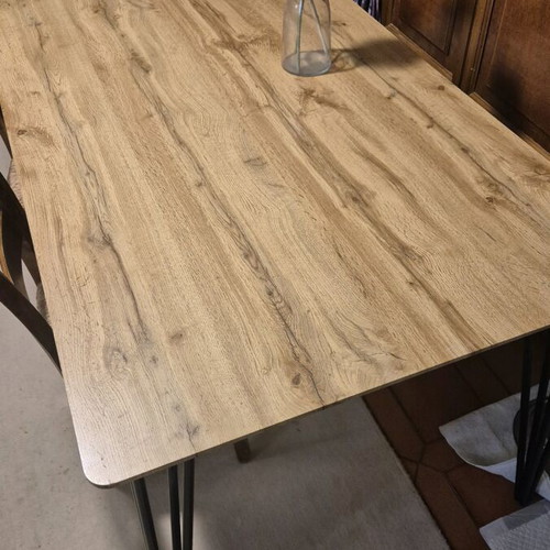 Table like new, dimensions 90x160x76 without chairs
