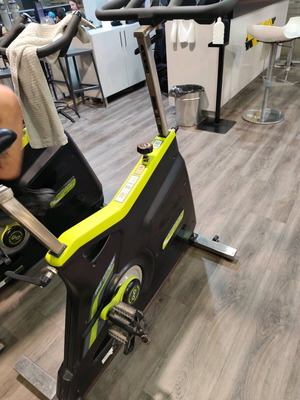 Spinning bike like new from dhz company