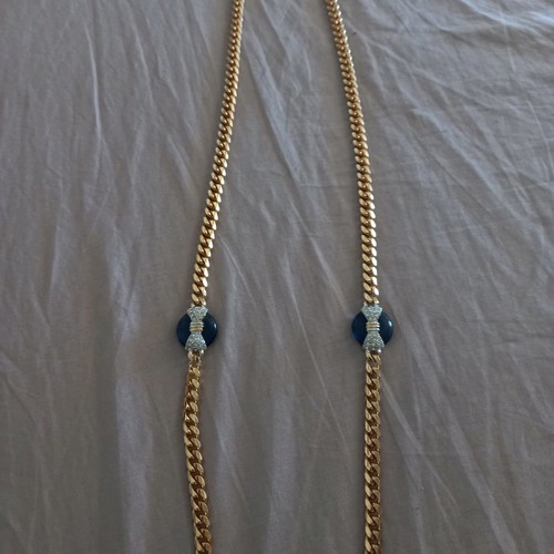 Gold pendant necklace with zircon bow designs