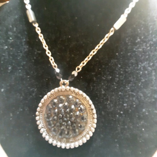 Necklace used with option for short or long wear