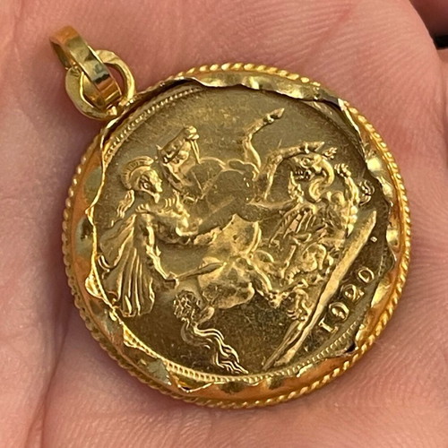 Gold Sovereign gold coin new with frem for necklace
