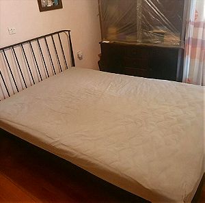 Jysk διπλό κρεβάτι μεταλλικό, τάβλες κ στρώμα αφρού, σε άριστη κατάσταση